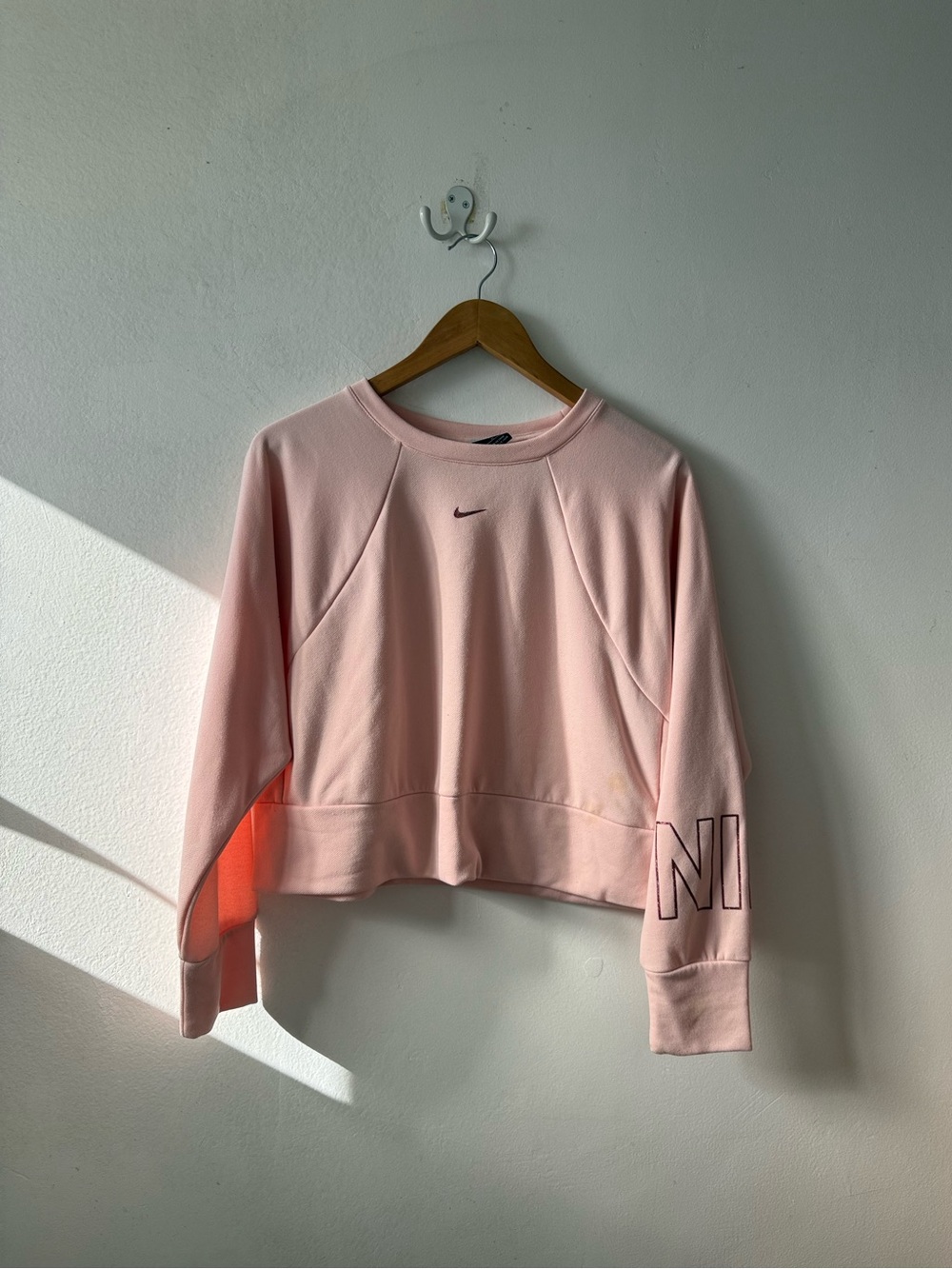 nike cropped crewneck sweatshirt - pink